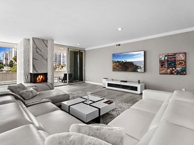 1333 S Beverly Glen Blvd APT 605, Los Angeles, CA, 90024