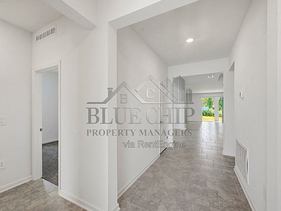 4th image of 3048 Country Side Dr