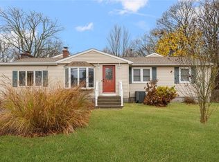 24 Superior St, Warwick, RI 02886