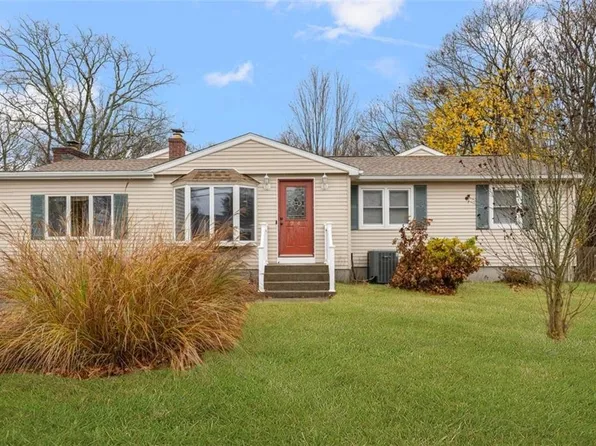 24 Superior St, Warwick, RI 02886