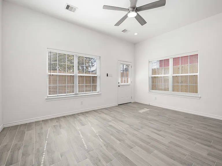 4406 Sterling St — Photo 5