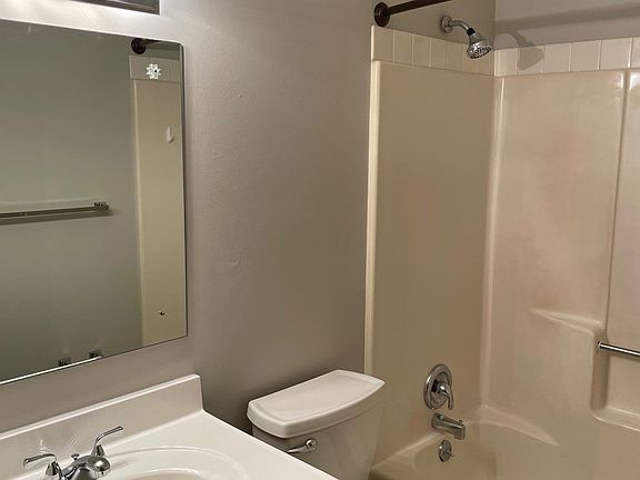 5th image of 381 Newton Cir