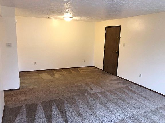 5th image of 225 Hillview Ln
