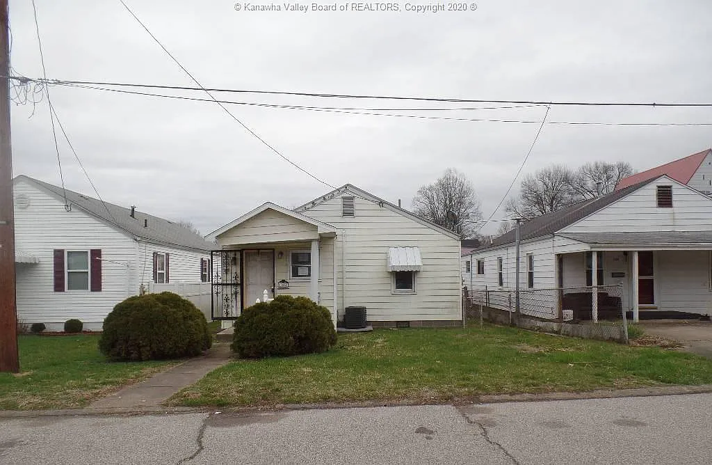 606 Spring St photo 1