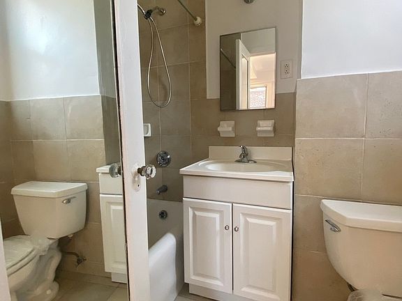 5th image of 200 W 70th St #4T