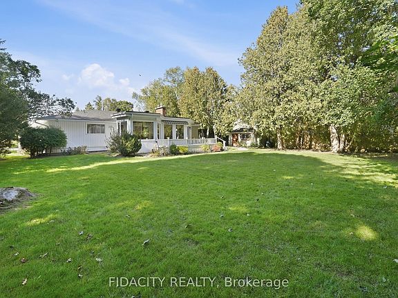 4th image of 36 Beverly St