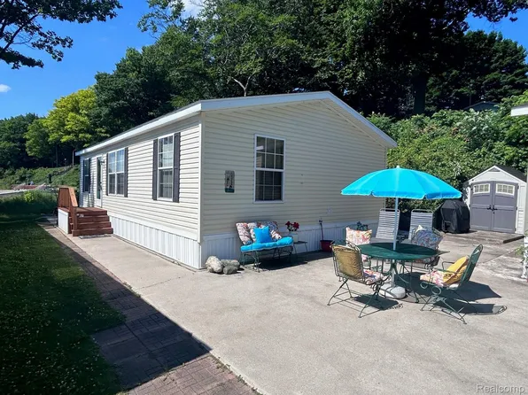 6103 Lakeshore Rd #122, Lexington, MI 48450