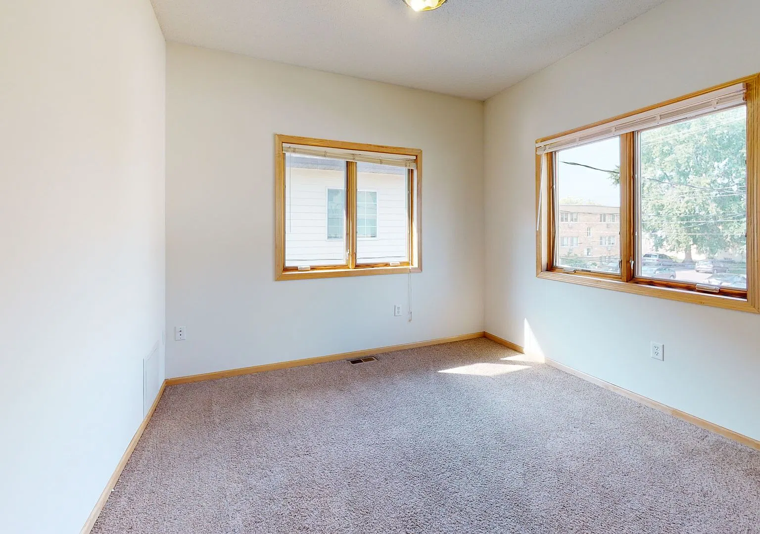 1117 8th St SE — Photo 4