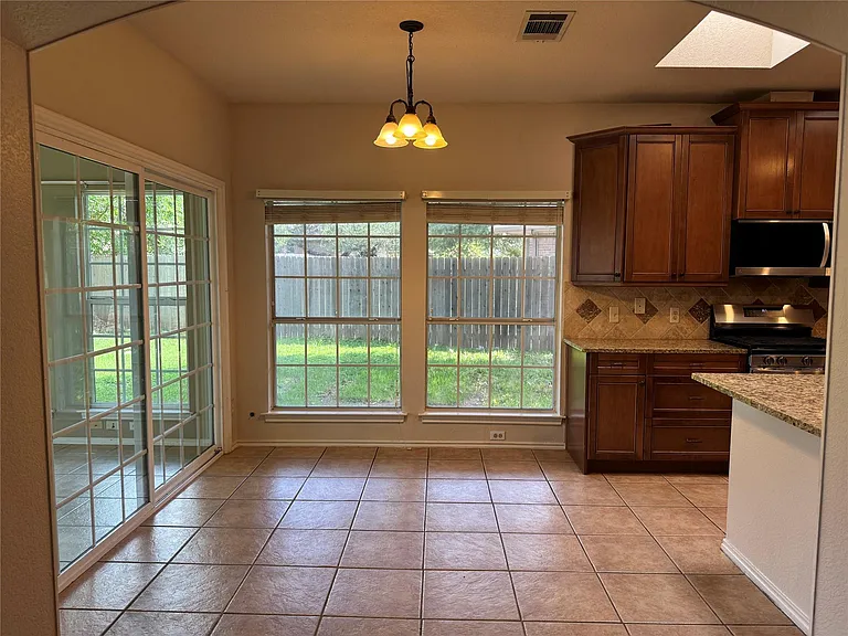 8001 Tallyho Trl — Photo 11