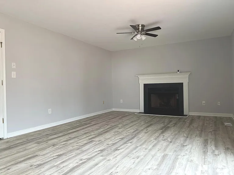 15116 Serbian Ln — Photo 7