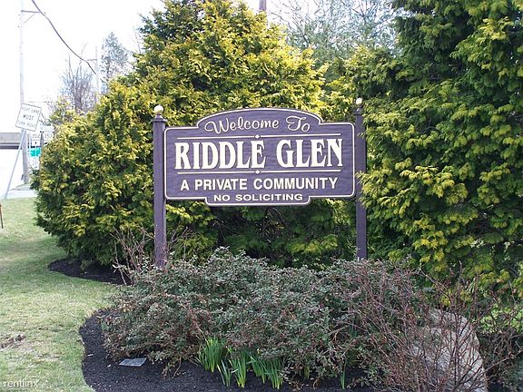 Riddle Glen Sign
