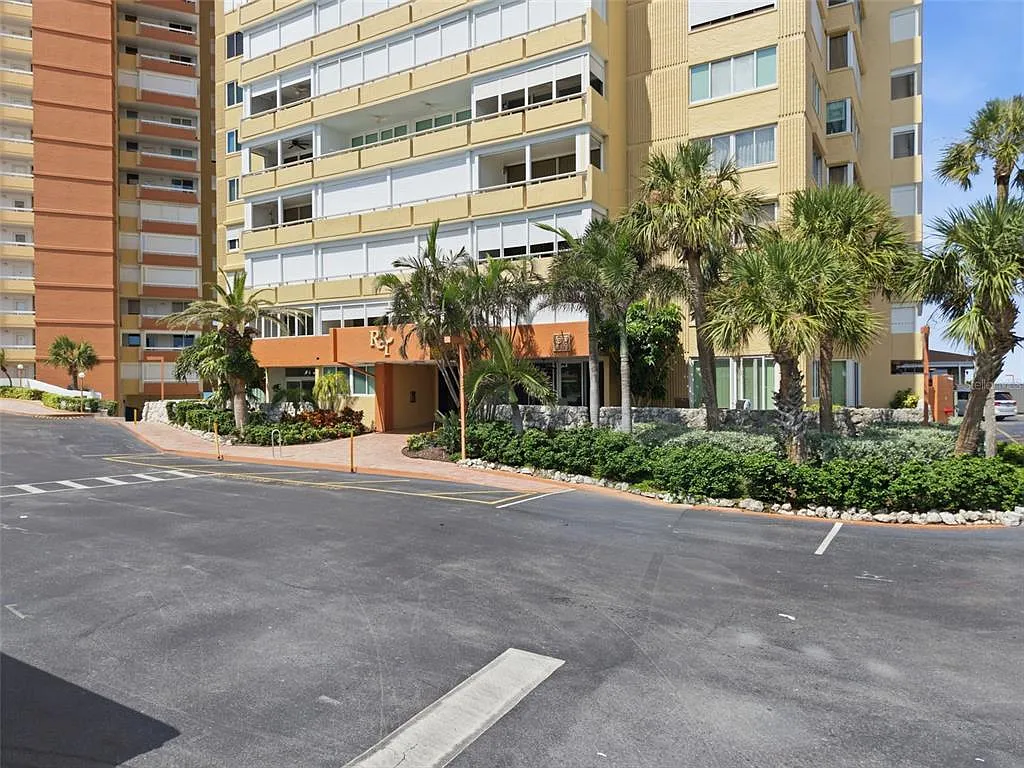 2 bed, 2.0 bath, 1345 sqft, $3,295 — Photo 2
