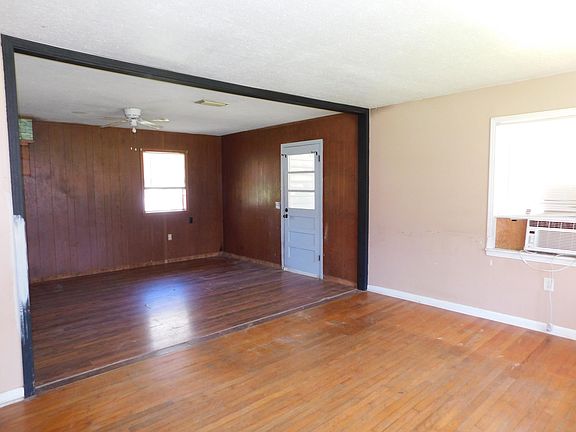 2nd image of 108 Bluff St