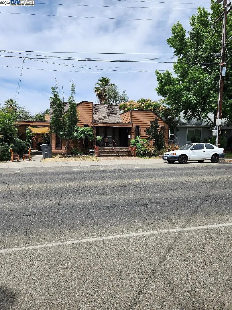 673 Franklin Ave photo 1