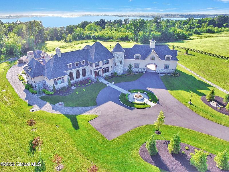 3rd image of 65 Brown Road