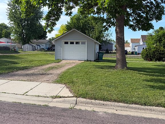 4th image of 605 Chandler Ave N