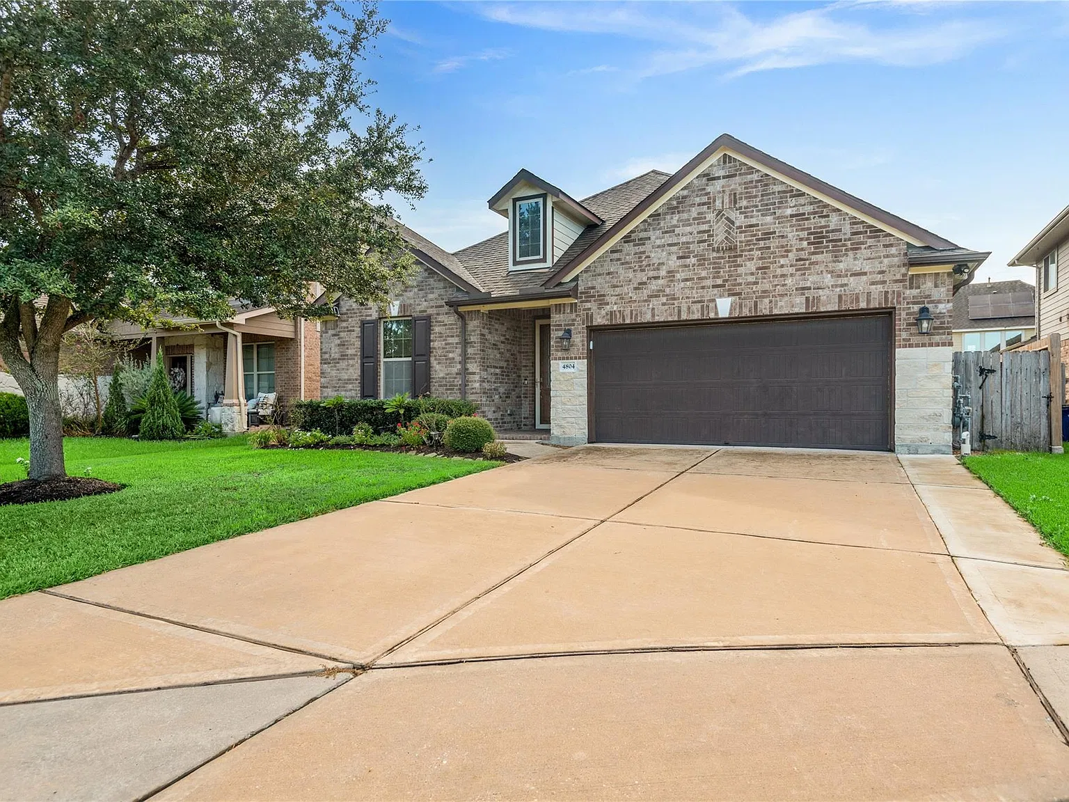 3 bed, 2.0 bath, 2420 sqft, $3,250 — Photo 3