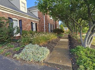 802 Nottingham Pkwy, Hurstbourne, KY 40222