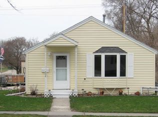 804 5th St, Nevada, IA 50201