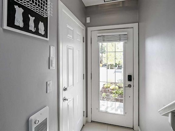 4th image of 10 S Chaparral Ridge Rise SE