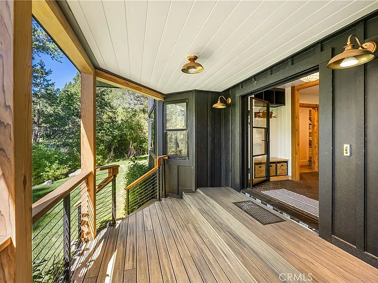 595 N Waterford Ave — Photo 2