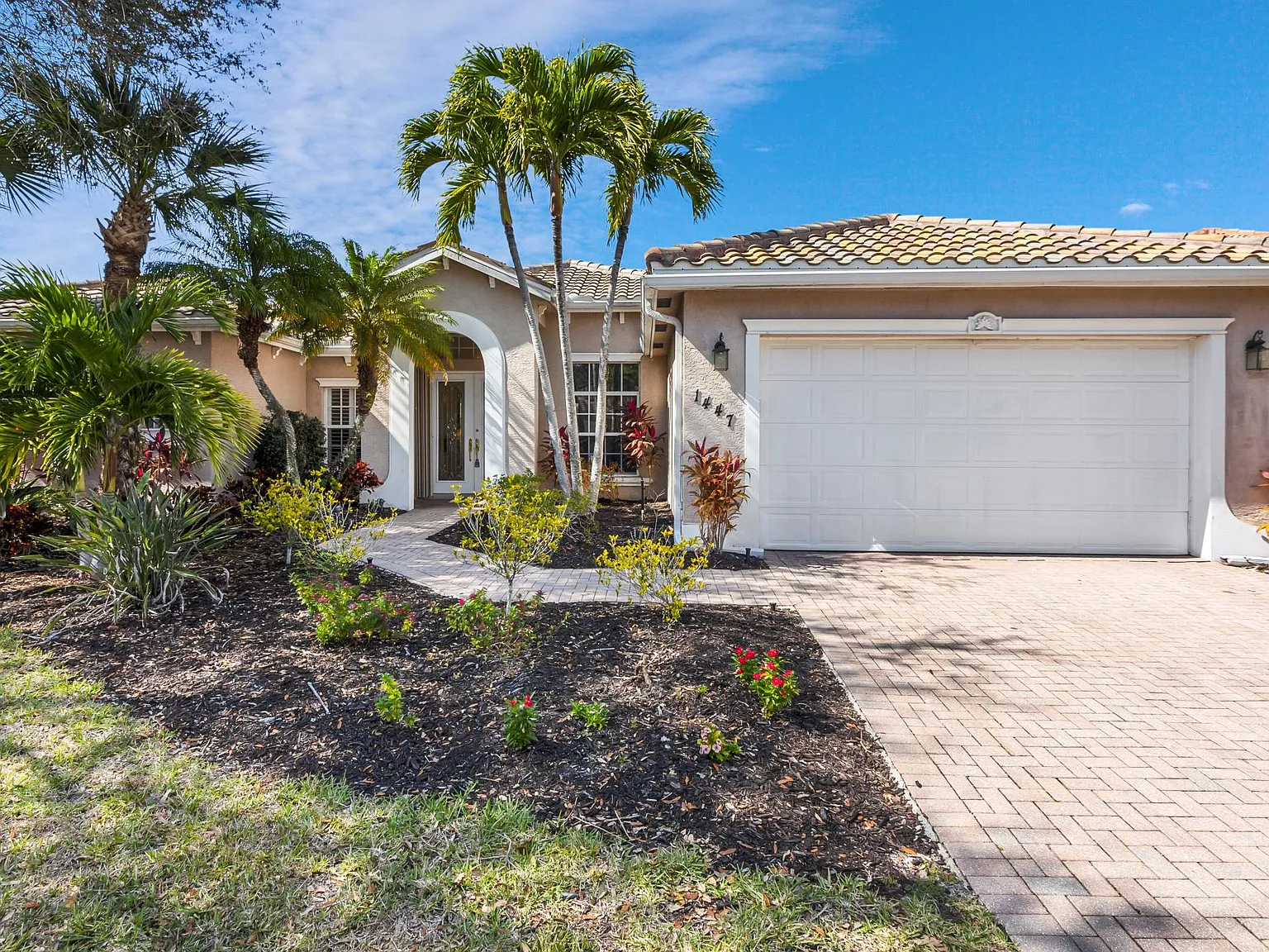 1447 Serenity Cir — Photo 2