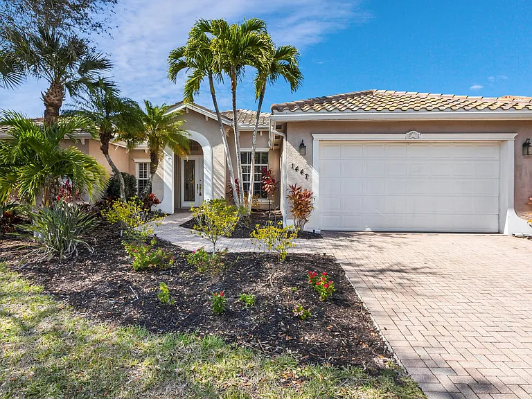 1447 Serenity Cir — Photo 2