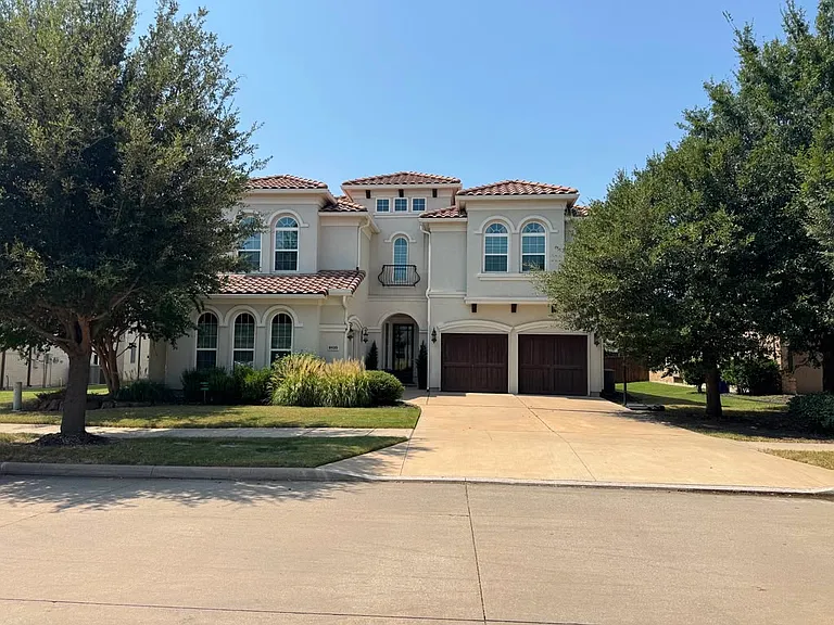 6133 Claridge Ln — Photo 1