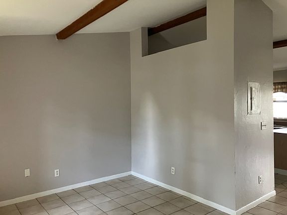 3rd image of 28 SE 24th Ave