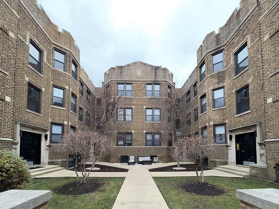 1st image of 633 W Cornelia Ave #E4