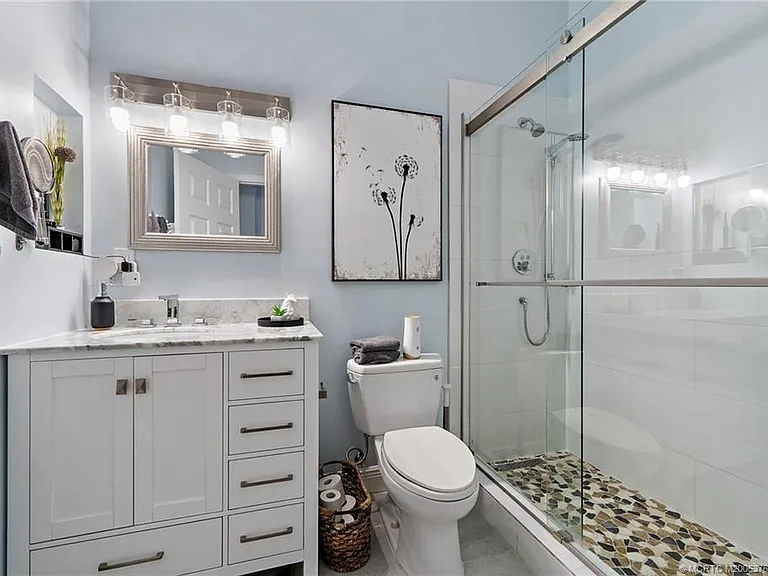 310 SE Denver Ave #2 — Photo 16