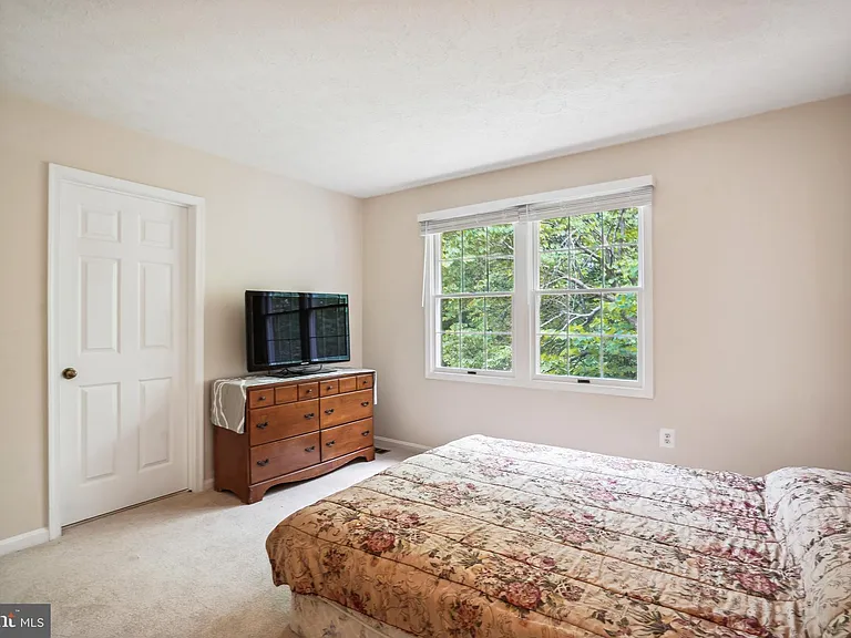 9708 Locust Hill Dr — Photo 30