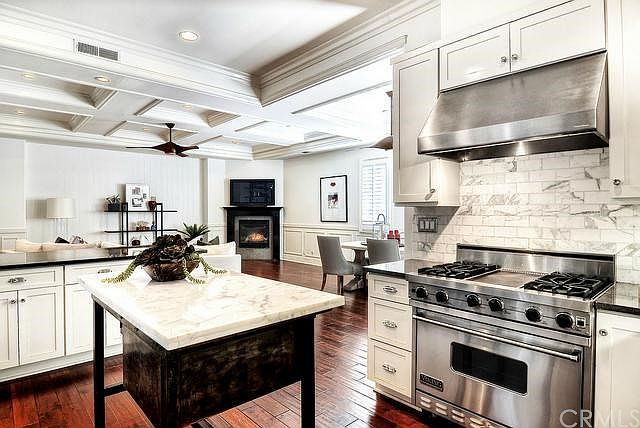 1st image of 320 Poinsettia Ave