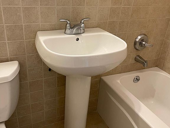 5th image of 101 Riverdale Ave #6C