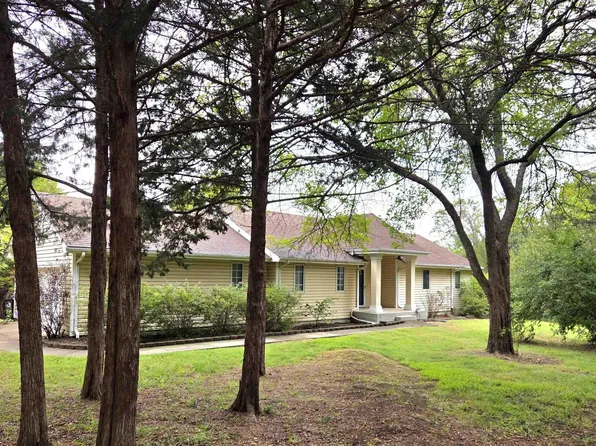 7822 SW Hiawatha Dr, Topeka, KS 66615