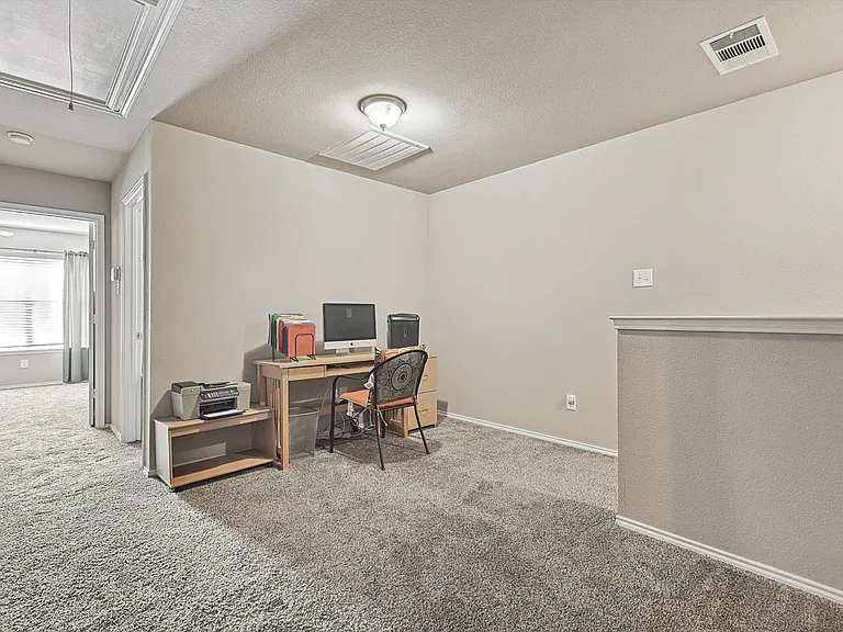 4064 Kyndra Cir — Photo 18