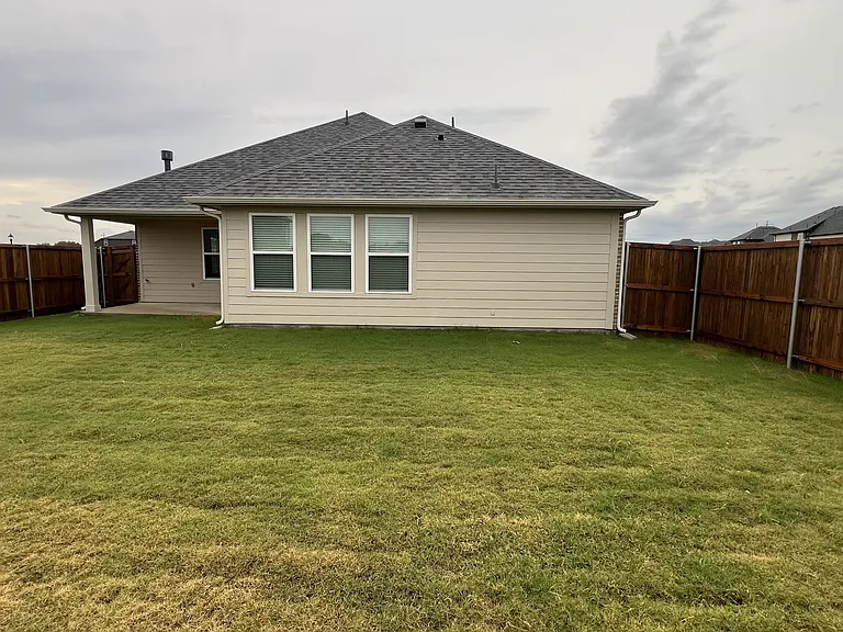 725 Amalfi Way — Photo 11