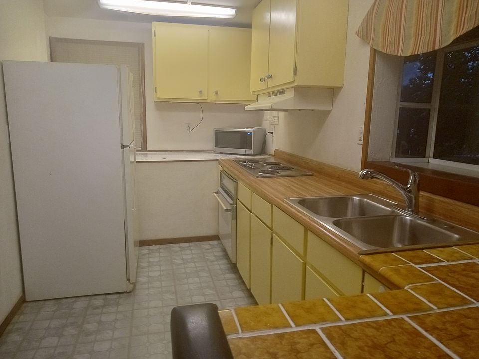 2nd image of 31 Skyline Rd