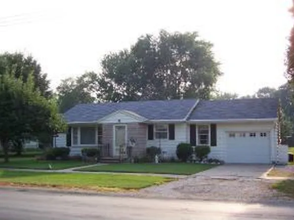 302 S Carico St, Tuscola, IL 61953