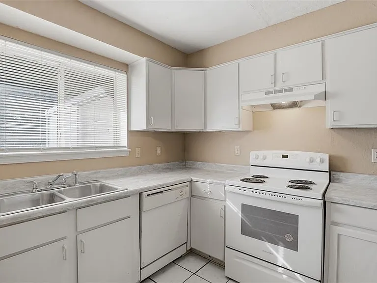 1628 Claudia Dr — Photo 14