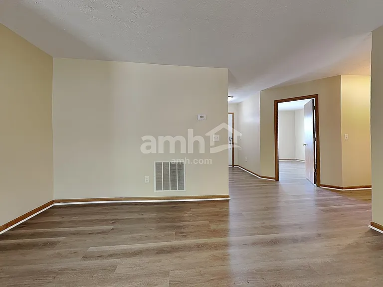 1344 Crescent Ct — Photo 7
