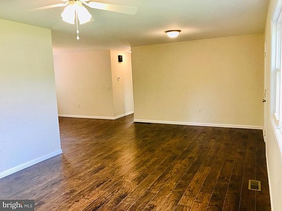 4th image of 15921 Llewellyn Ave