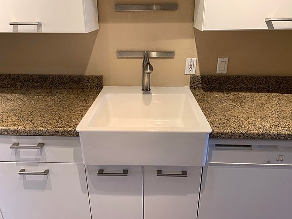 4th image of 1505 N Center St Unit 209