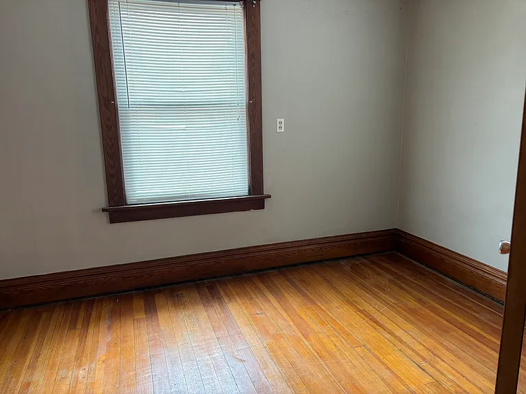 1215 Rhomberg Ave — Photo 8