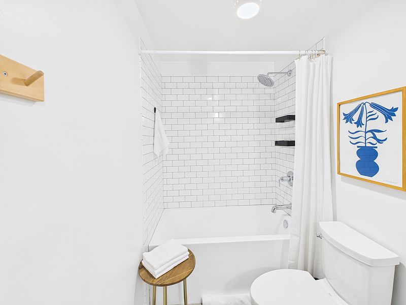 Victoria Townhouse for rent - 1 Bedroom — photo 14