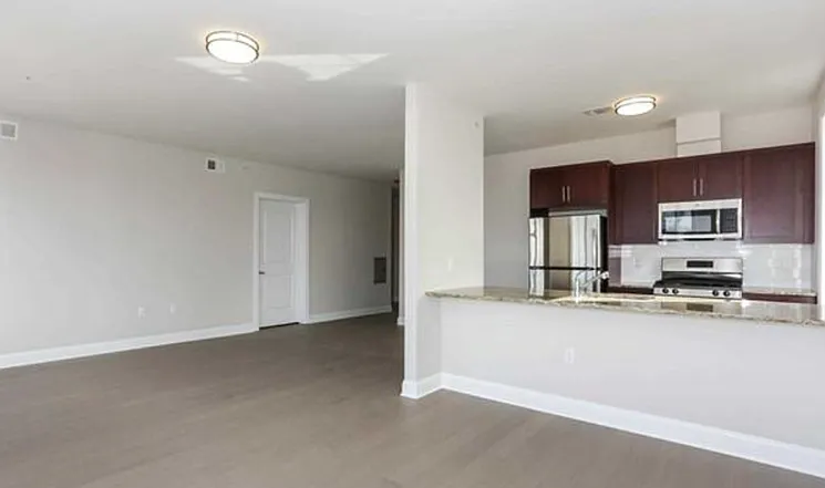 555 10th St #102 — Photo 3