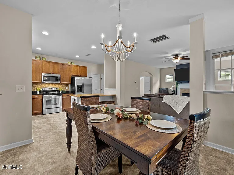 431 Bald Cypress Ln — Photo 7