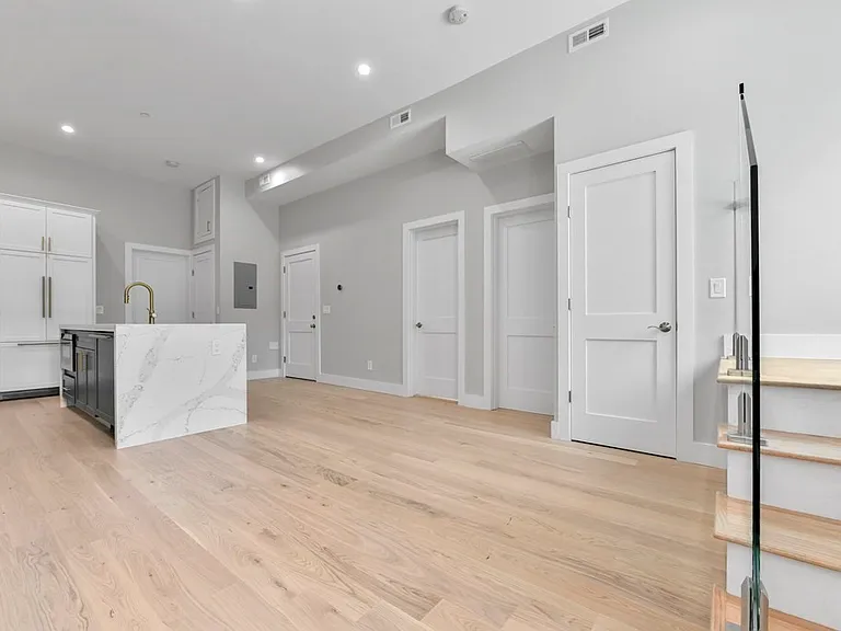 541 State St #3 — Photo 9