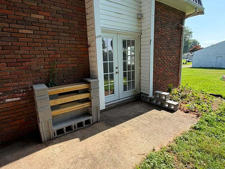 1805 Adams Ln — Photo 9