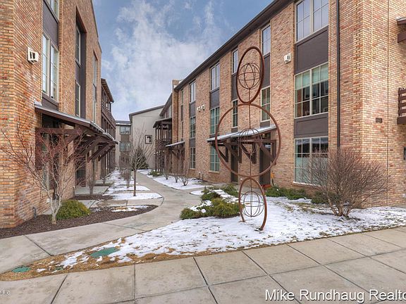 4th image of 2010 Celadon Dr NE